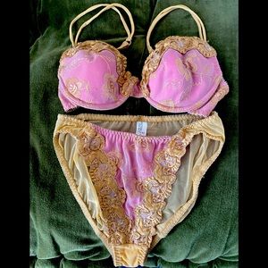NWOT Victoria’s Secret bra and panty set